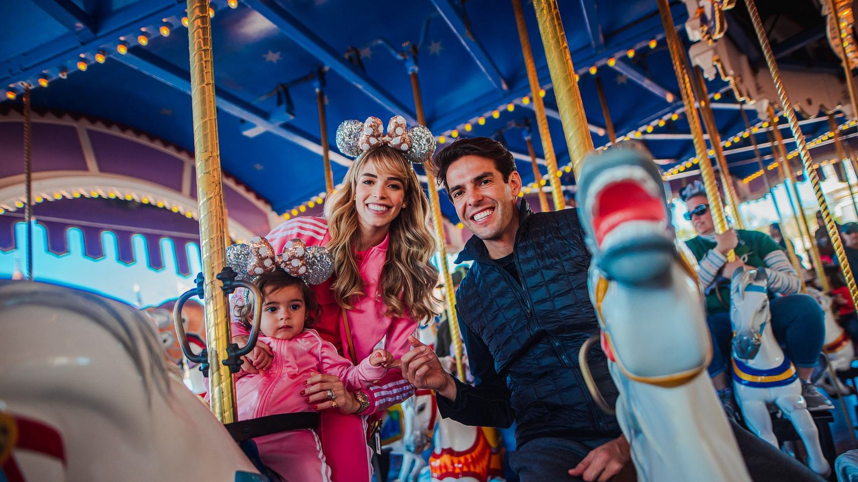 Família de clientes da LineArt no carrossel do Magic Kingdom